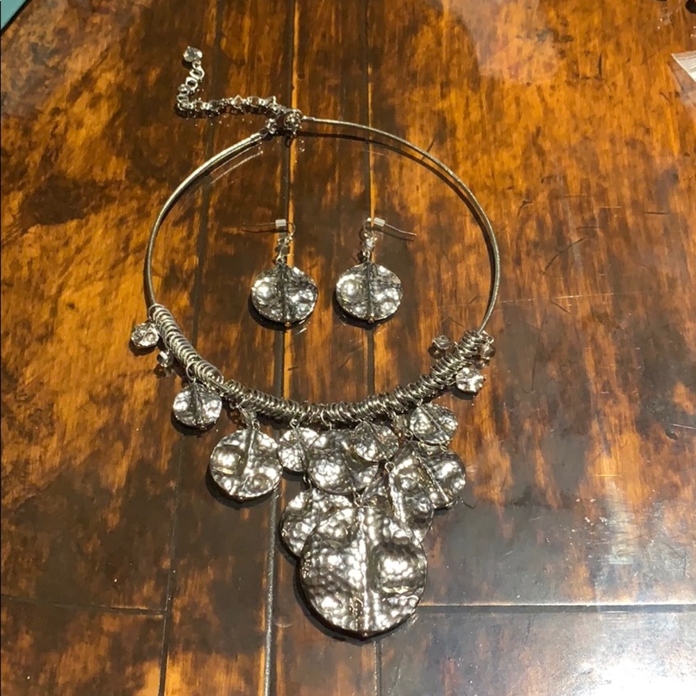 Silver statement hammered necklace